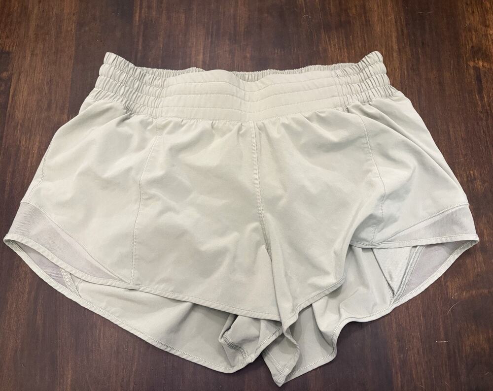 Lululemon Hotty Hot Shorts Womens 8 Mint Green Gym Performance Stretch